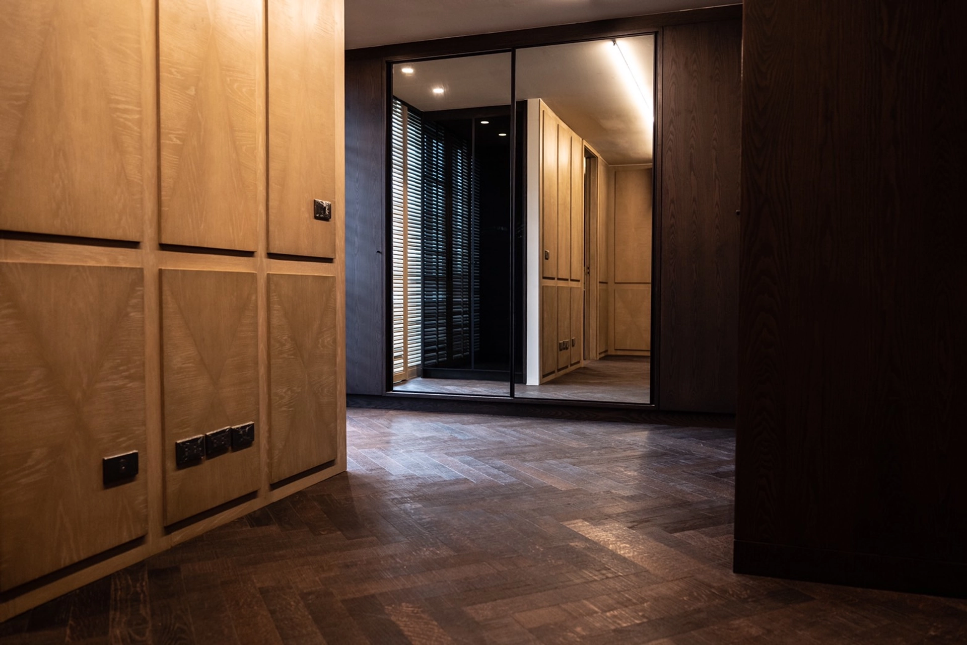 Prestige Teak Dark Chocalate 2