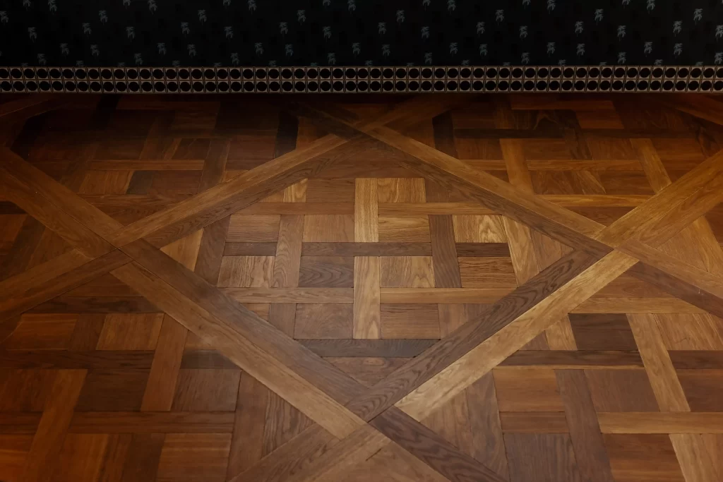 ภาพตัวอย่างพื้นไม้ลายดีไซน์ปาร์เกต์ (Design Parquet/ Versailles Pattern)