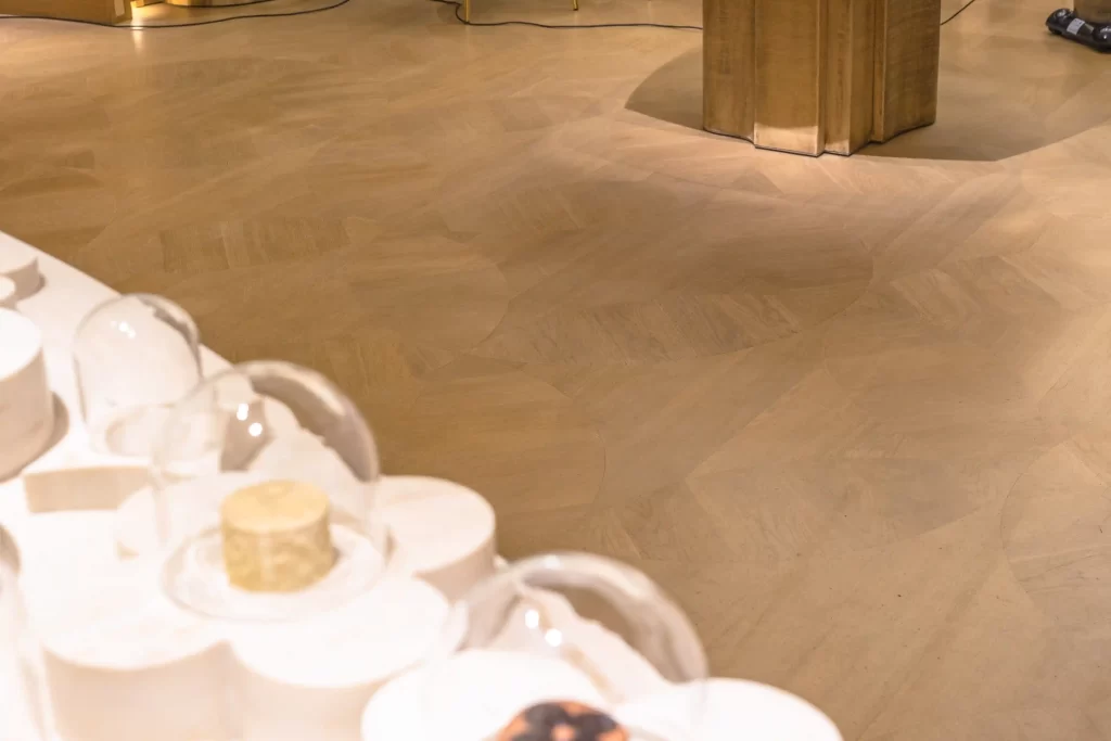 ภาพตัวอย่างพื้นไม้ลายดีไซน์ปาร์เกต์ (Design Parquet)