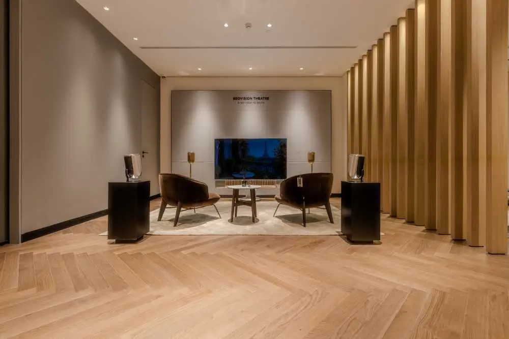 บ้านปูนตกแต่งด้วยไม้