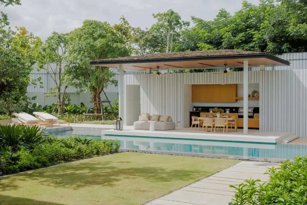 ตกแต่งข้างบ้านด้วยไม้ระแนง