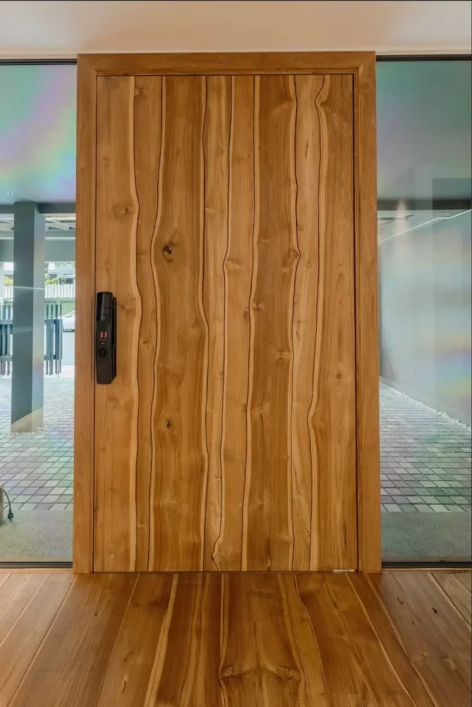 ประตูไม้แท้